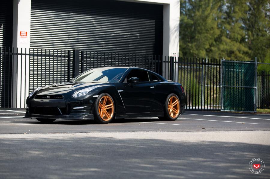  Nissan GT-R on Vossen Wheels (CG-202) 2017 года  (фото 26 из 51)